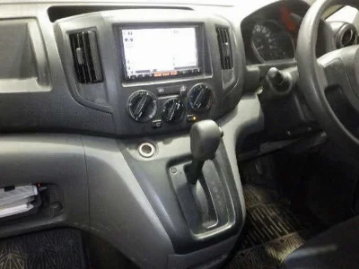 NISSAN NV200