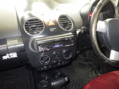 VOLKSWAGEN NEW BEETLE