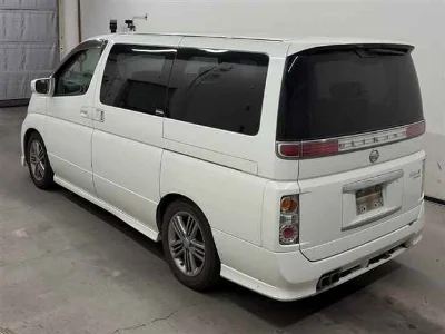 NISSAN ELGRAND