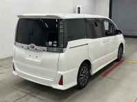 Цена авто Toyota Voxy с аукционов Японии, номер кузова ZRR80W, пробег 110 000, оценка 8
