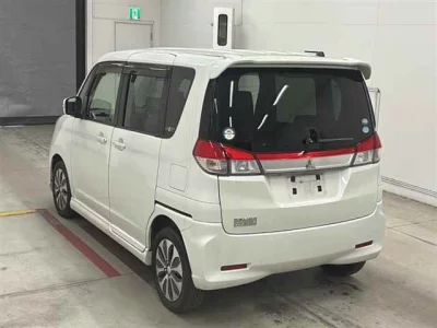 MITSUBISHI DELICA D2