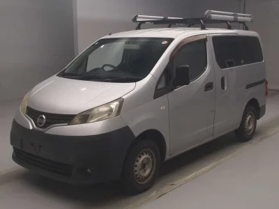 NISSAN NV200
