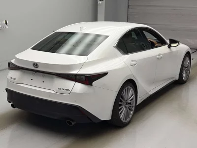 LEXUS IS