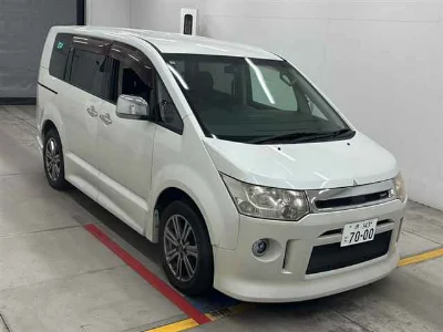 MITSUBISHI DELICA D5