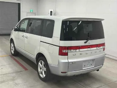 MITSUBISHI DELICA D5