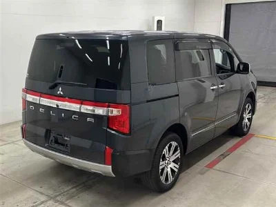 MITSUBISHI DELICA D5