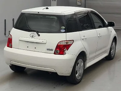 TOYOTA IST