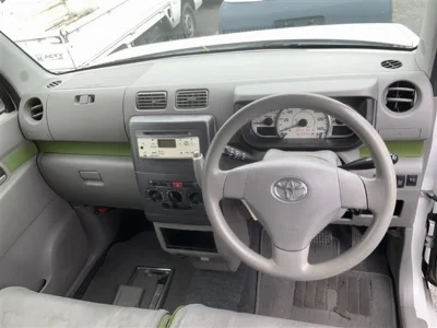 TOYOTA PIXIS SPACE