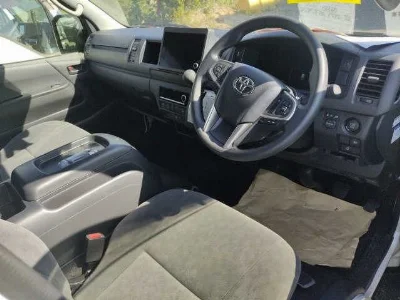 TOYOTA HIACE