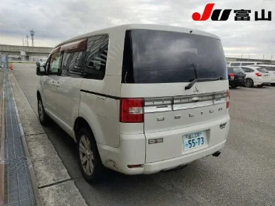MITSUBISHI DELICA D5