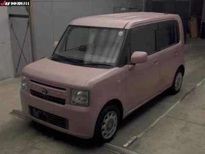 TOYOTA PIXIS SPACE