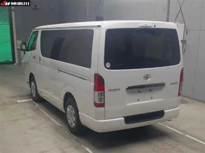 TOYOTA HIACE VAN