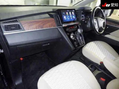 MITSUBISHI DELICA D5