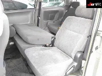Цена авто Toyota Voxy с аукционов Японии, номер кузова AZR60G, пробег 208 000, оценка 20
