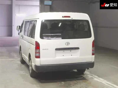 TOYOTA HIACE