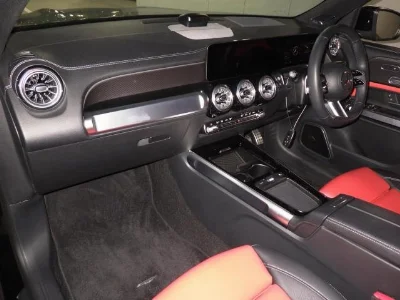 MERCEDES BENZ GLB