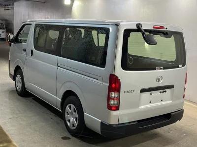 TOYOTA HIACE VAN