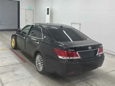 TOYOTA CROWN MAJESTA