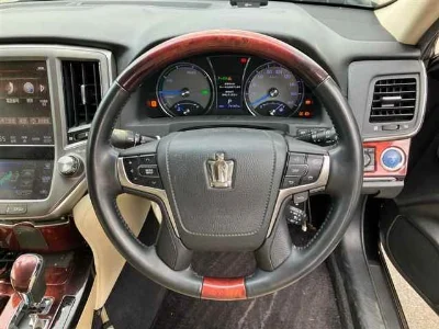 TOYOTA CROWN MAJESTA
