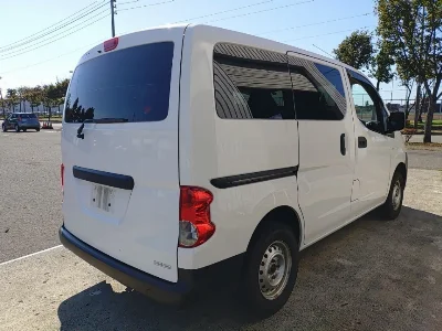 NISSAN NV200