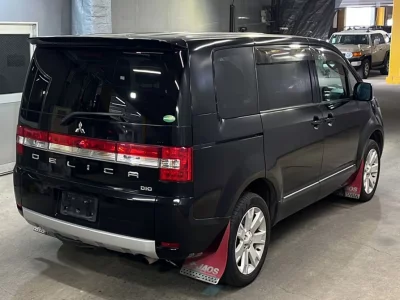 MITSUBISHI DELICA D5