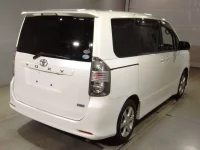 Цена авто Toyota Voxy с аукционов Японии, номер кузова ZRR70W, пробег 211 000, оценка 6