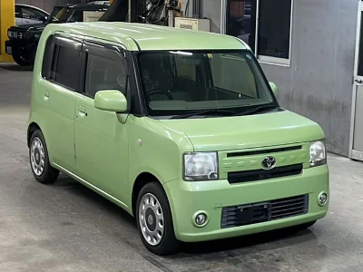TOYOTA PIXIS SPACE