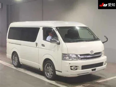 TOYOTA HIACE VAN