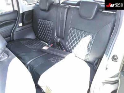 MITSUBISHI DELICA D2