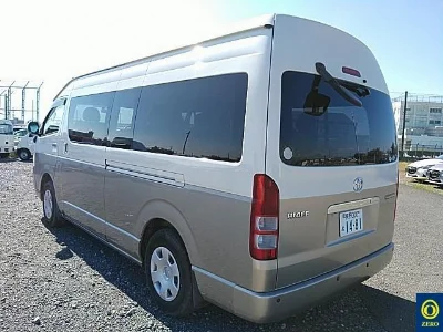 TOYOTA HIACE