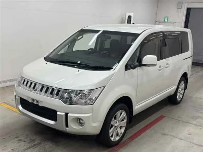 MITSUBISHI DELICA D5