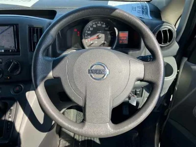 NISSAN NV200