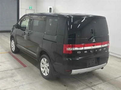 MITSUBISHI DELICA D5