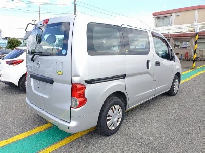 NISSAN NV200