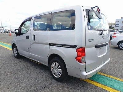 NISSAN NV200