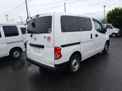 NISSAN NV200