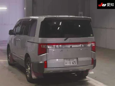 MITSUBISHI DELICA D5