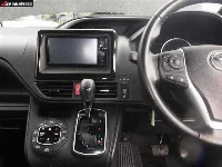 Цена авто Toyota Voxy с аукционов Японии, номер кузова ZRR80W, пробег 97 000, оценка 8