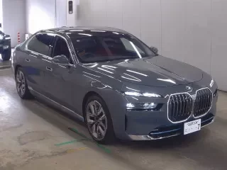BMW I7