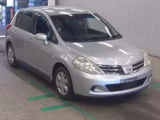NISSAN TIIDA
