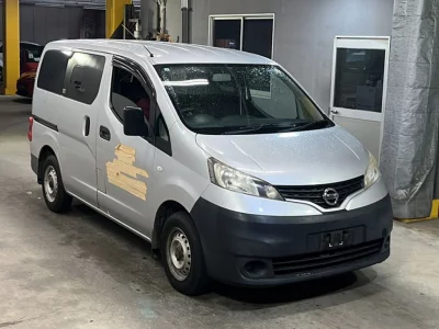 NISSAN NV200