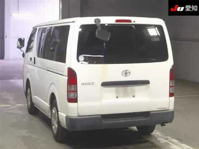TOYOTA HIACE VAN
