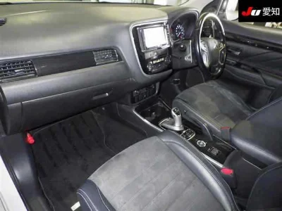 MITSUBISHI OUTLANDER PHEV