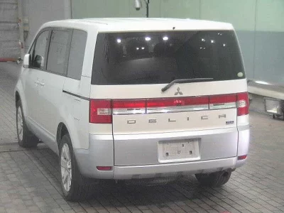 MITSUBISHI DELICA D5