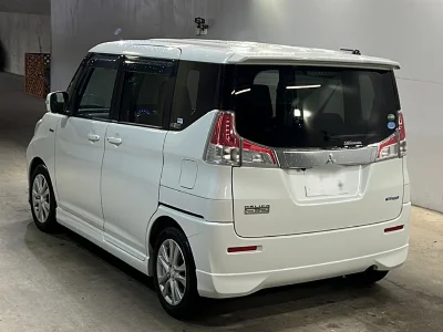 MITSUBISHI DELICA D2
