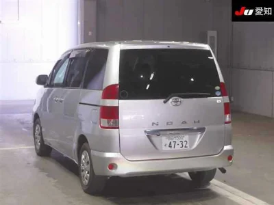 TOYOTA NOAH