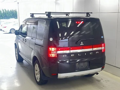 MITSUBISHI DELICA D5