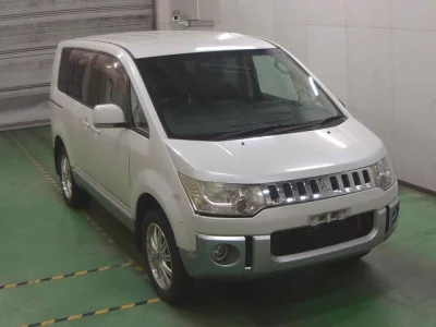 MITSUBISHI DELICA D5