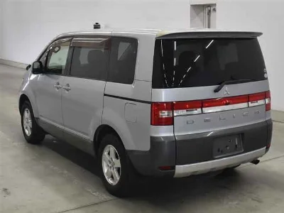 MITSUBISHI DELICA D5