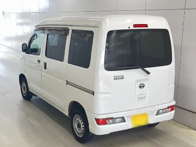 TOYOTA PIXIS VAN